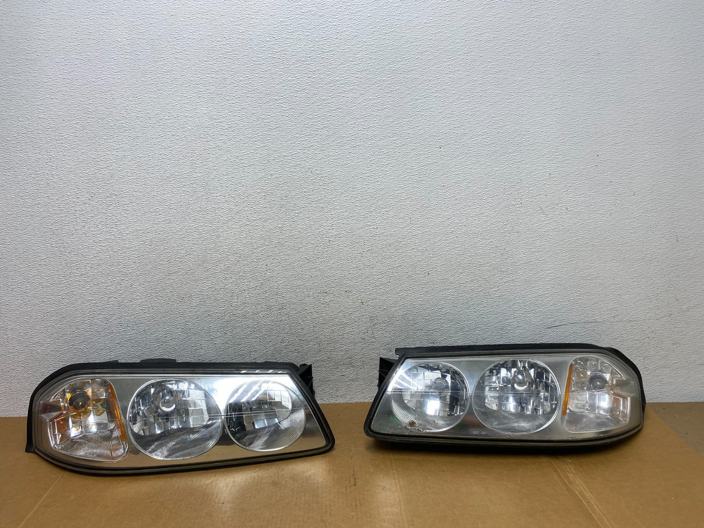 2000-2005 Chevrolet Impala Left+Right Set Headlights Halogen AD8949 DW0