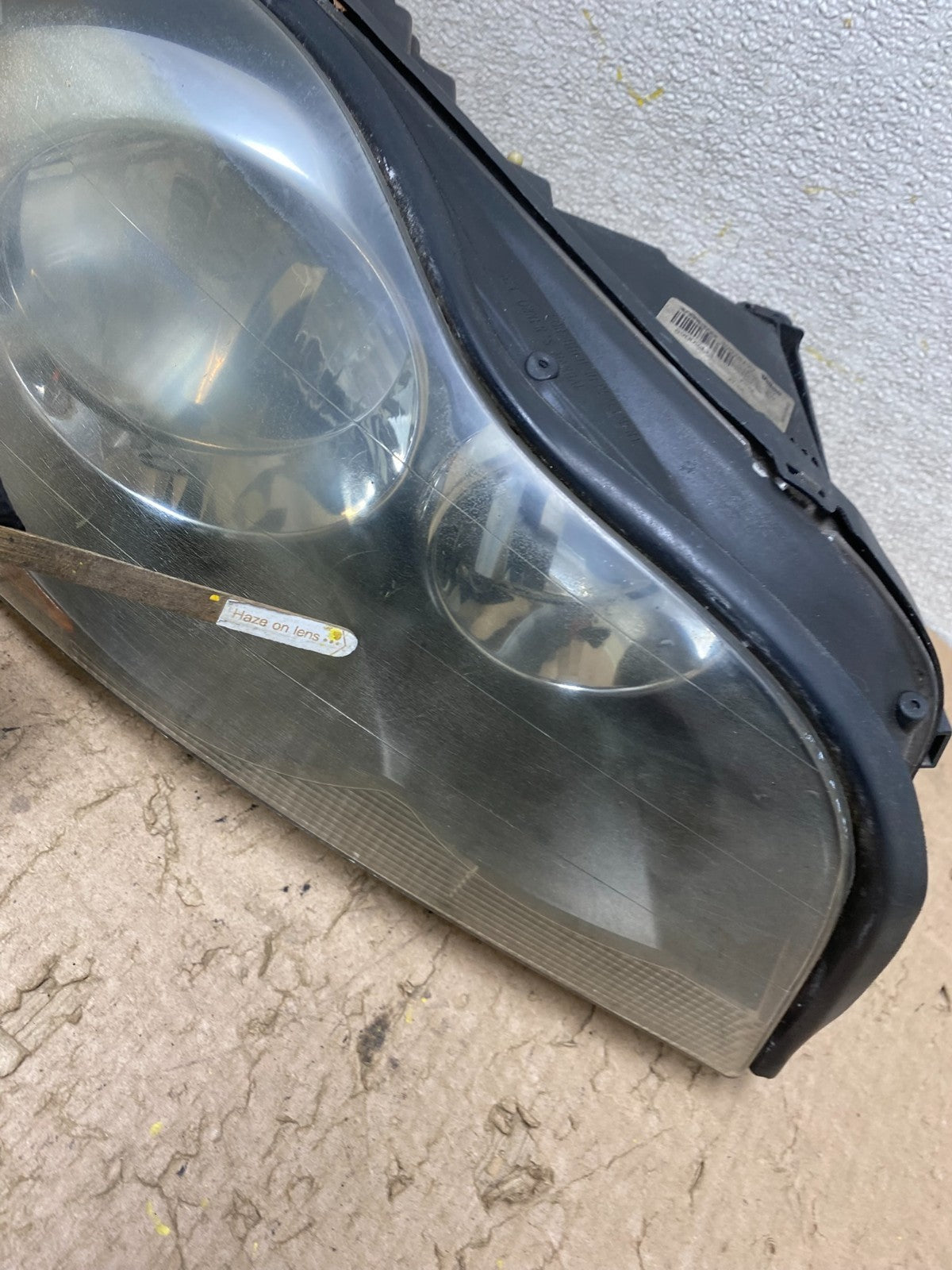 2003 to 2006 Volvo XC90 Right Passenger Rh Side Headlight Halogen W3000 DW8