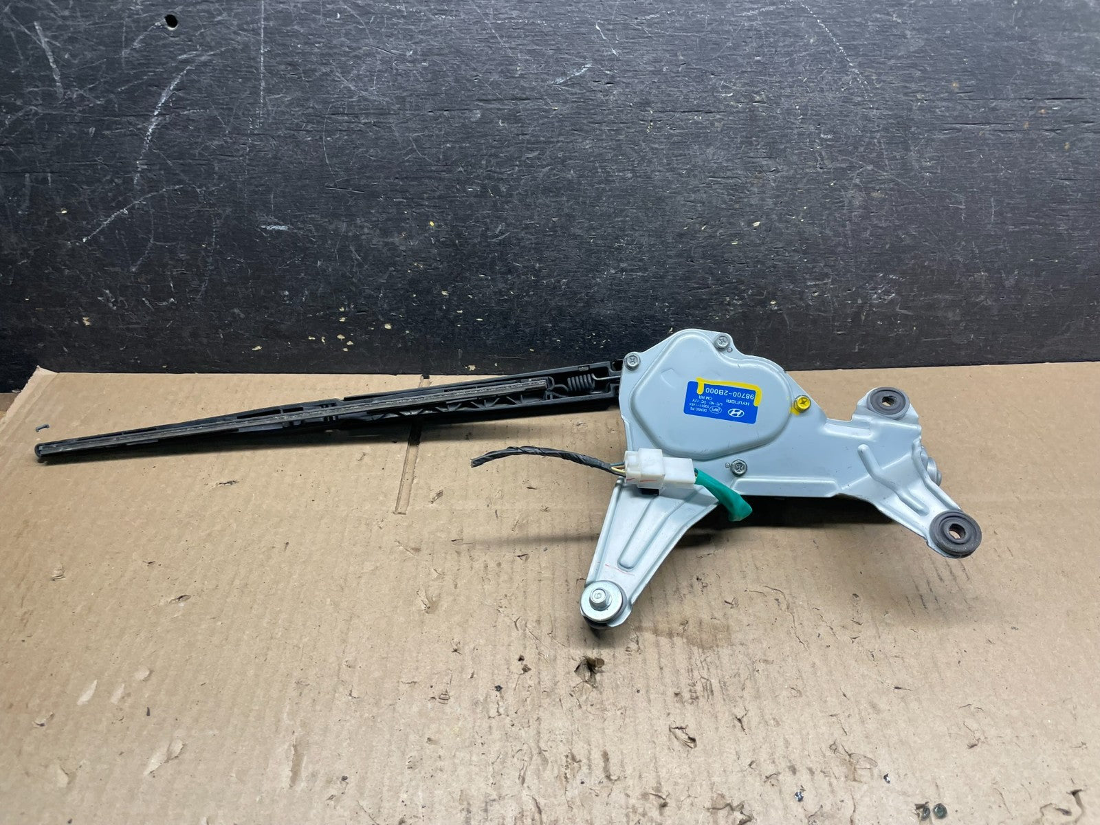 2007 - 2010 Hyundai Santa Fe Rear Glass Windshield Wiper Motor V8832 DG5
