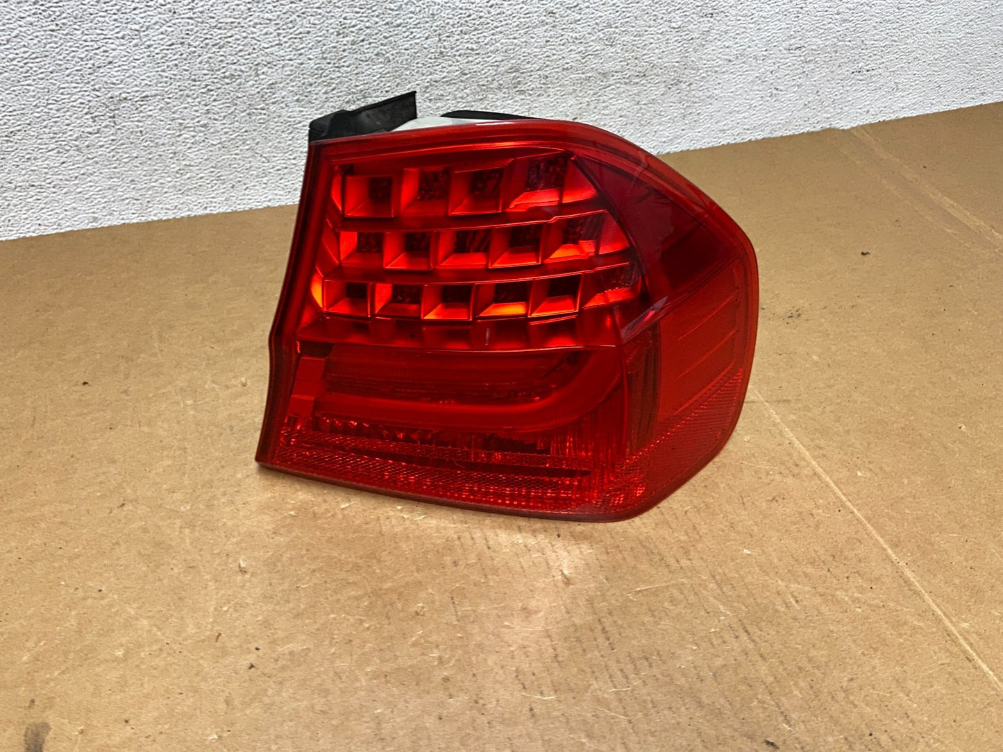 2009 2010 BMW 328i 3 Series Right Passenger RH Side Tail Light AD8978 DW0