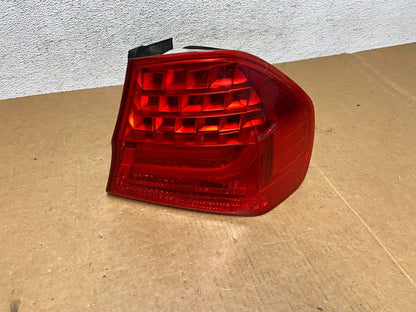 2009 2010 BMW 328i 3 Series Right Passenger RH Side Tail Light AD8978 DW0