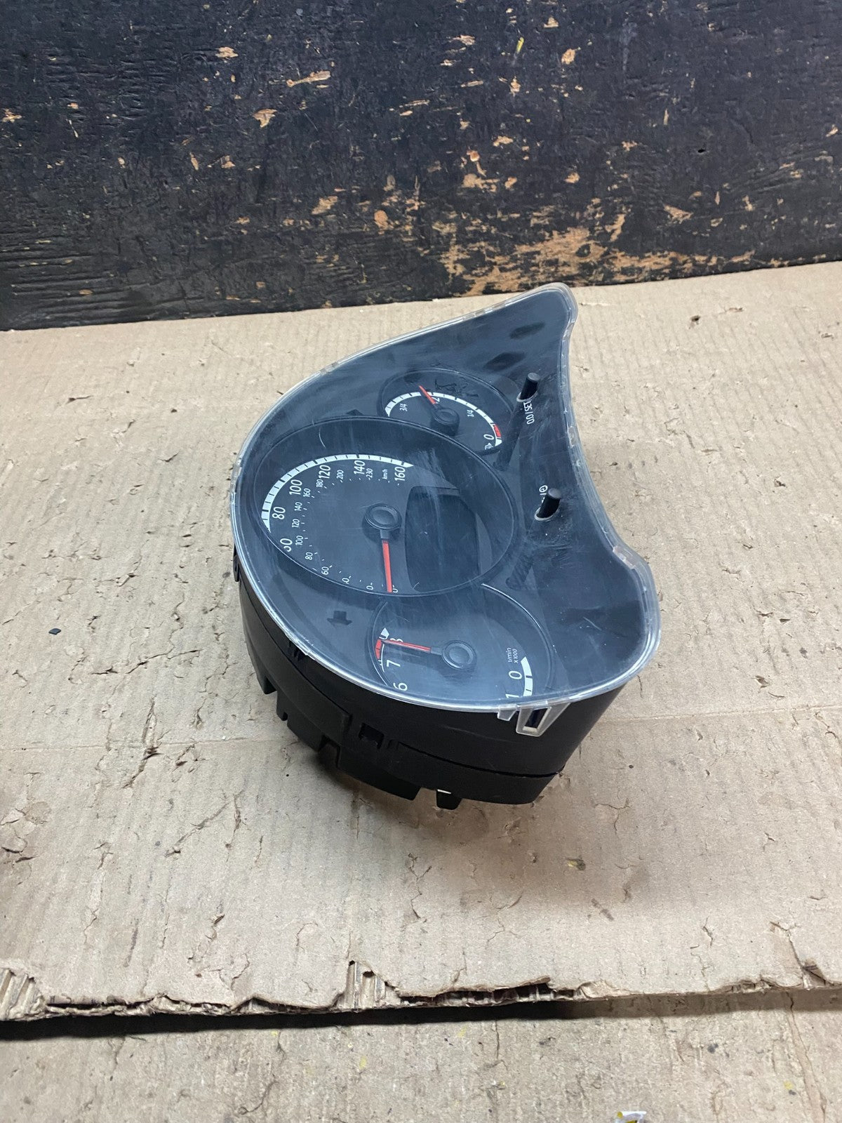 2013 to 2017 Volkswagen Beetle Dashboard Speedometer Cluster Gauge X8093 DG3