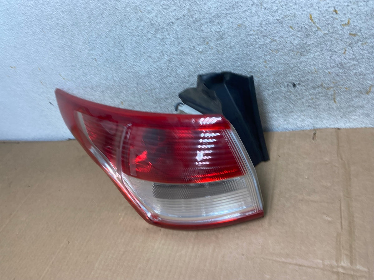 2013 to 2016 Ford Escape Left Driver LH Side Tail Light AI6881 LK1