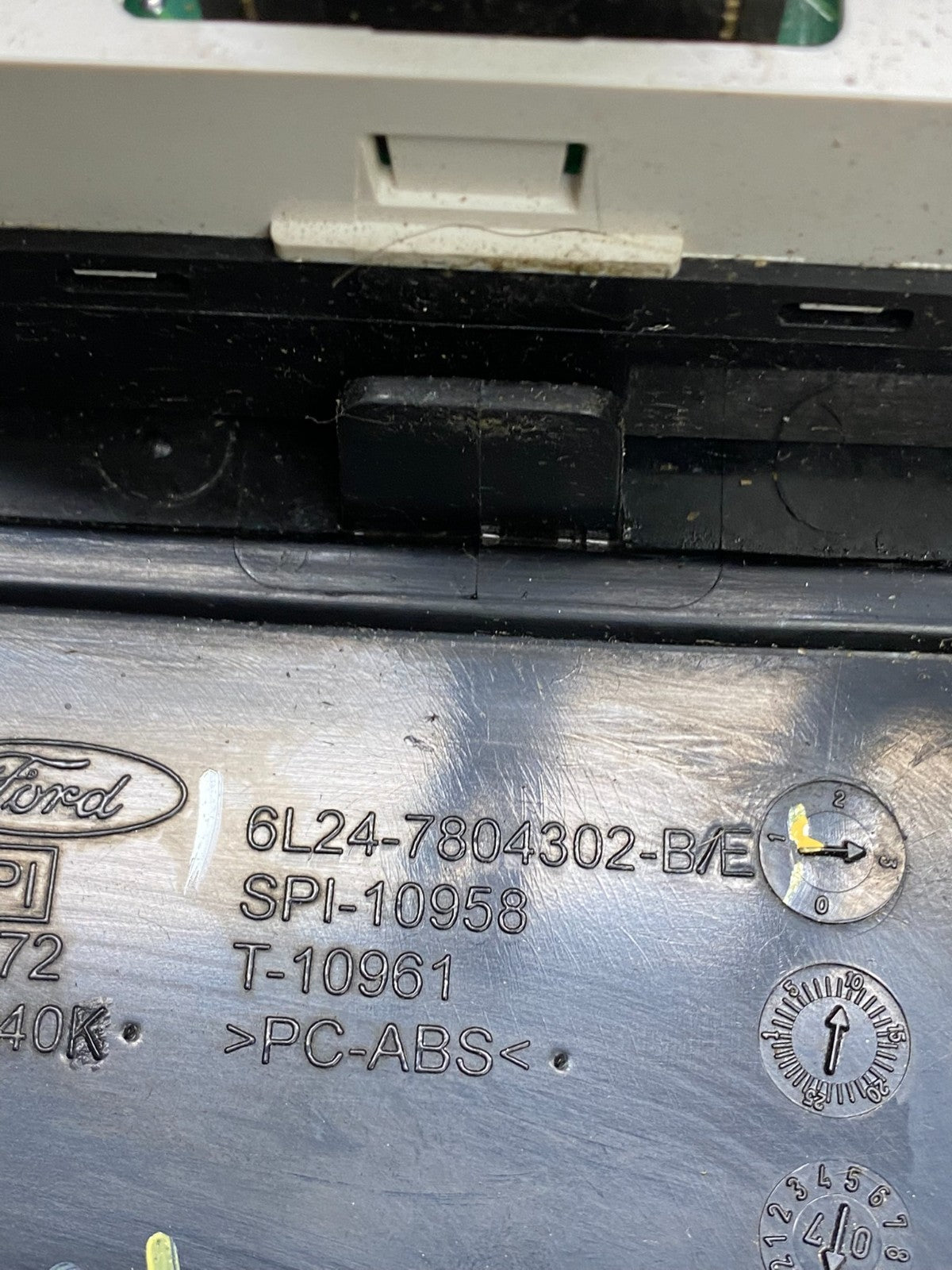 2006 - 2010 Ford Explorer Radio Heater Climate A/C Control Bezel  Trim aa0001 DG7