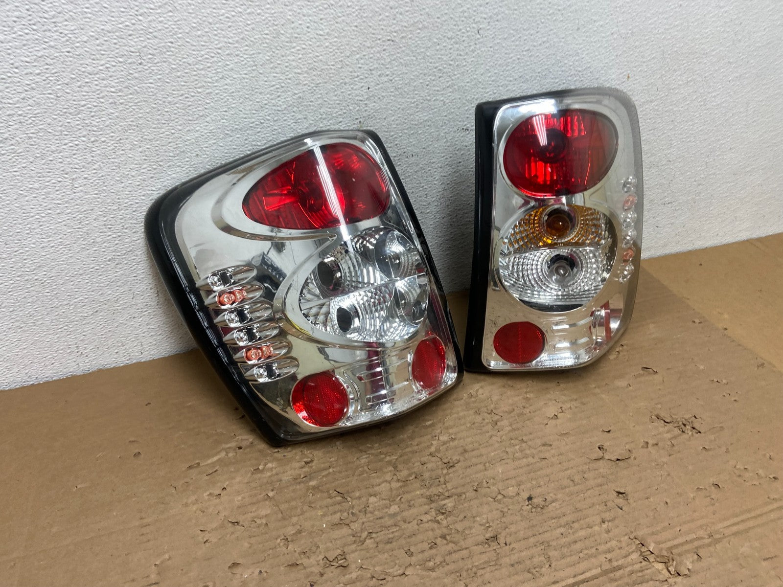 1999-2004 Jeep Grand Cherokee Left + Right Set Chrome Tail Lights AD4367 DG2