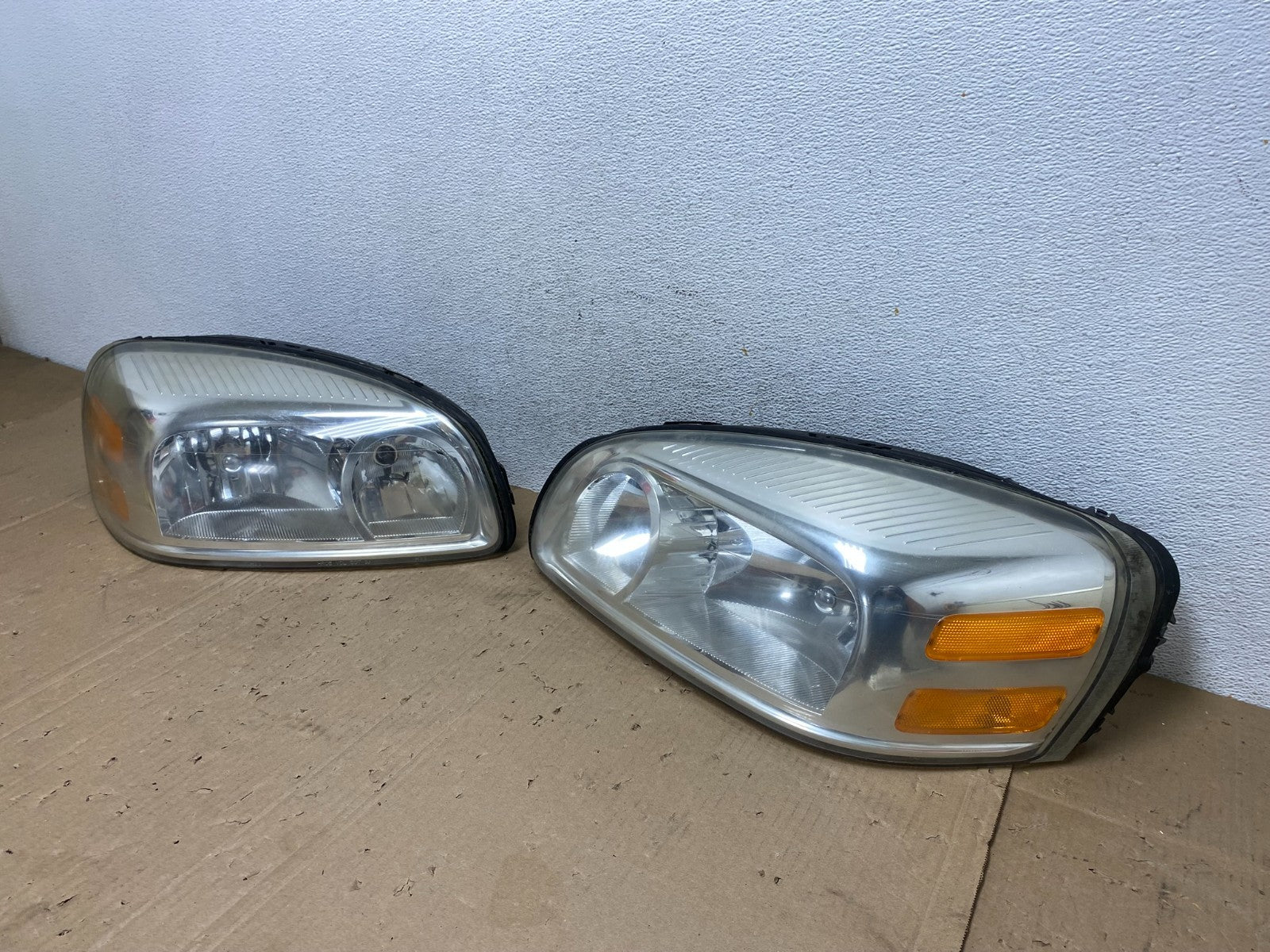 2005 - 2009 Pontiac Montana / Uplander Left+Right Headlights AE9257 DW1