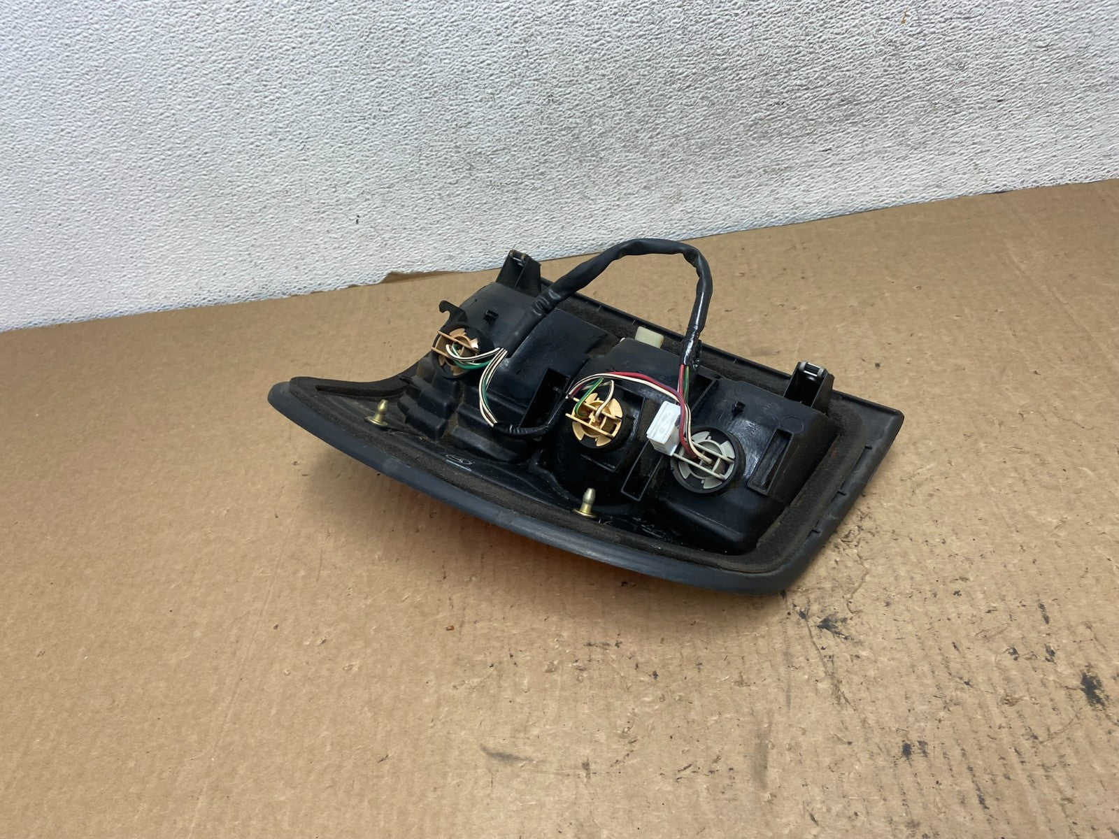 1998 to 2002 Toyota Land Cruiser Left Driver LH Side Tail Light AG2357 DW4