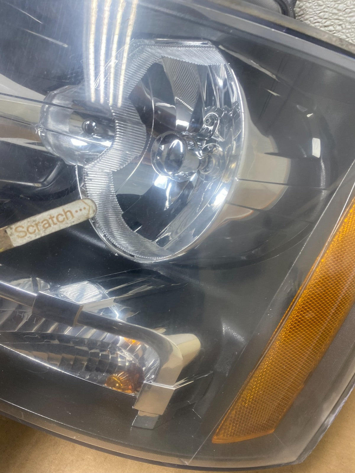 2007 to 2013 Chevrolet Suburban Tahoe Left+Right Set Headlights X5541 DW6