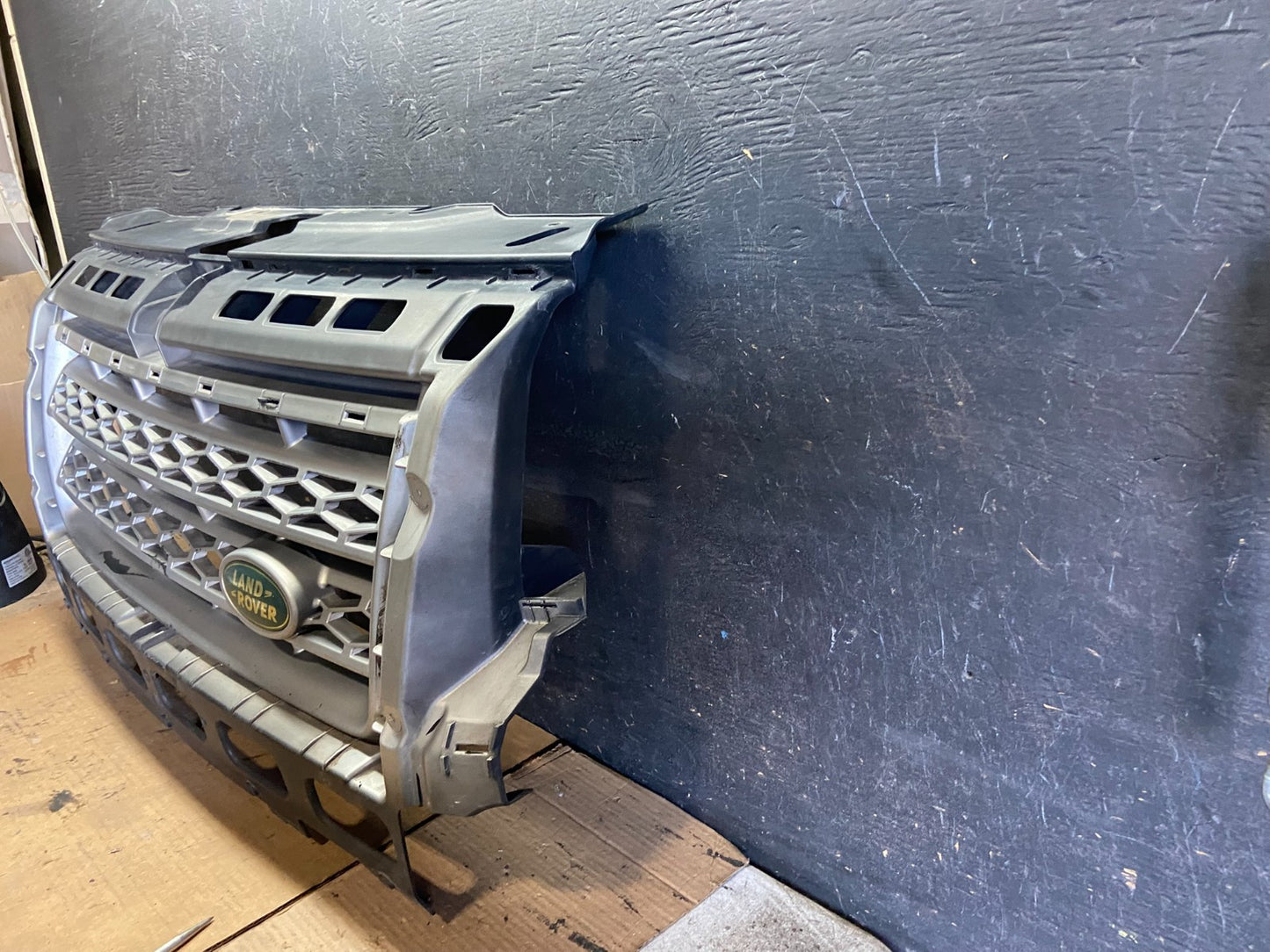 2008 to 2010 Land Rover LR2 Front Bumper Grille Grill OEM R0020 DG1
