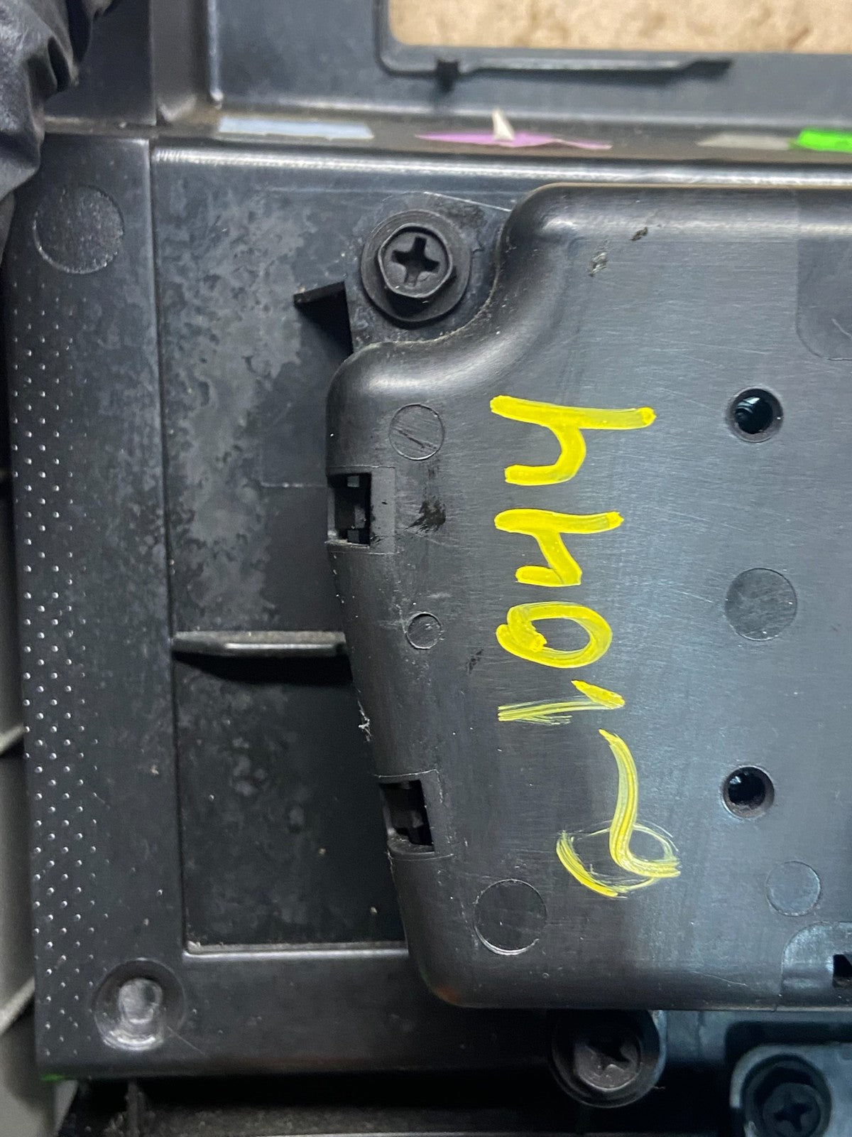 2008 to 2012 Jeep Liberty Dash Climate Temperature Control Radio Bezel Q1044 DG7
