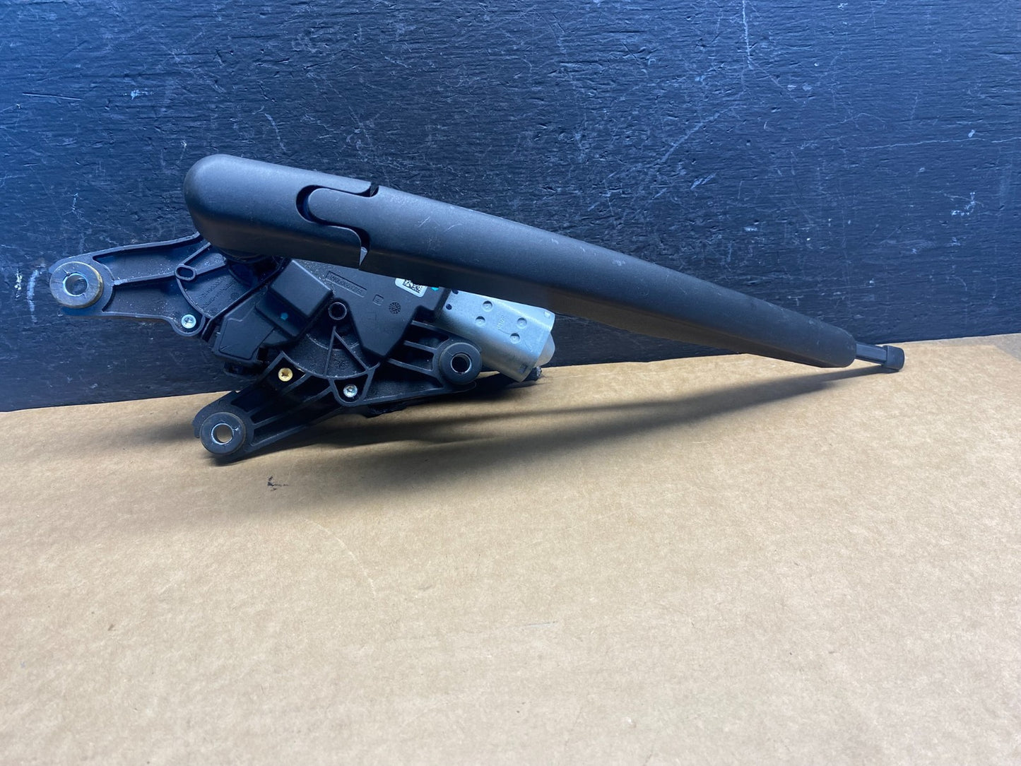 2020 to 2023 Ford Explorer Rear Windshield Wiper Motor AD7457 DG0