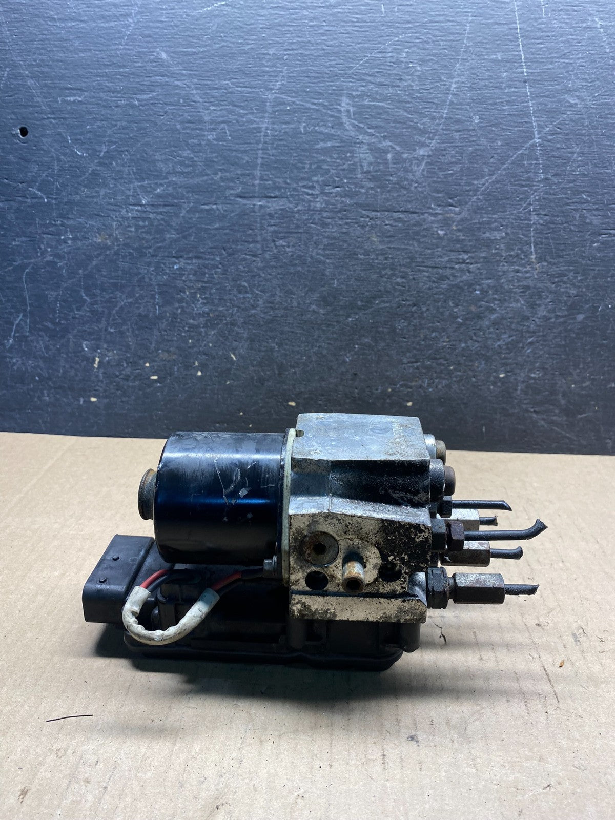 2003 2007 Ford E250 E350 Anti-Lock ABS Antilock Brake Pump AG9682 DG2
