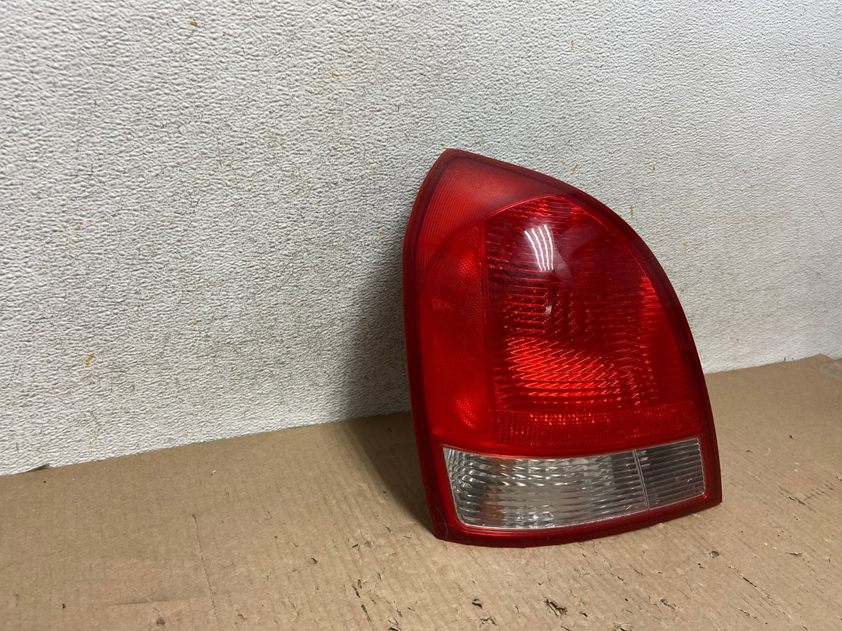 2001-2003 Sedan Hyundai Elantra Left Driver Lh Side Tail Light AH5939 LK1