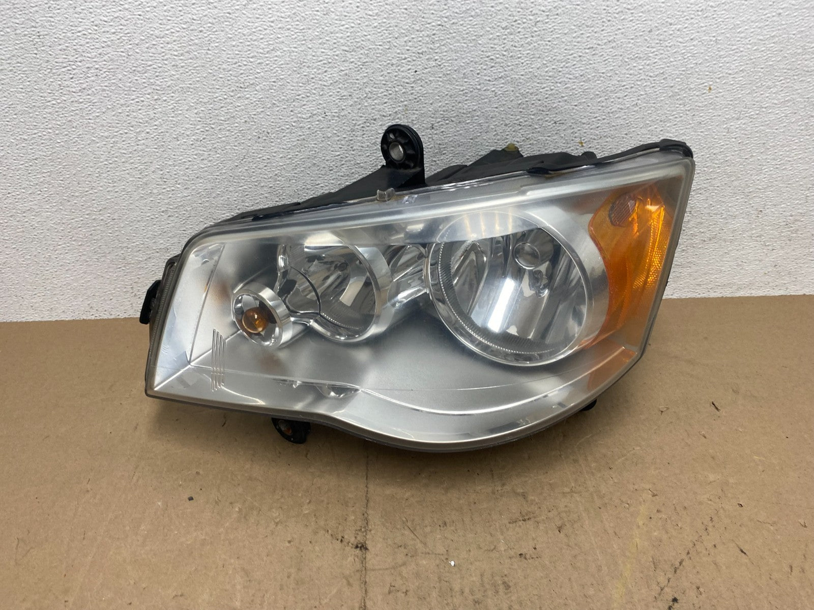 2008 to 2016 Chrysler Town and Country Left Driver Lh Side Headlight AE6876 DW0