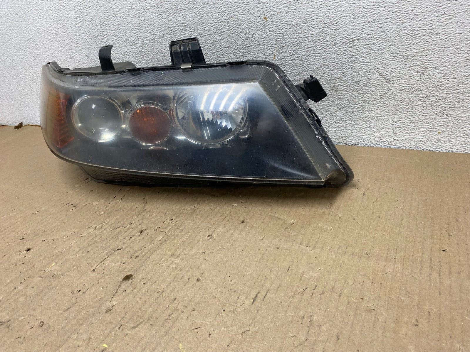 2004 to 2006 Acura TSX Right Passenger RH Side Xenon HID Headlight AG8017 DW2