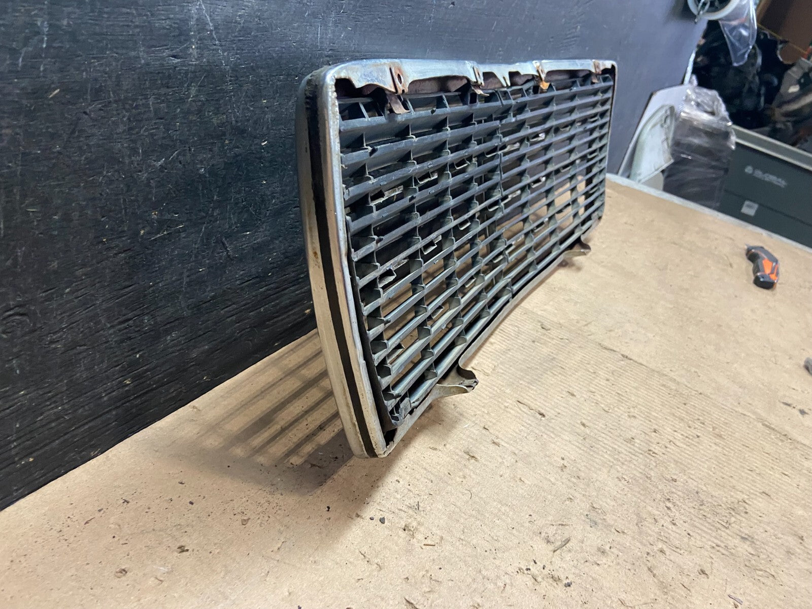 1994 to 1999 Mercedes-Benz W140 S600 S500 S320 Front Upper Grille OEM N92177