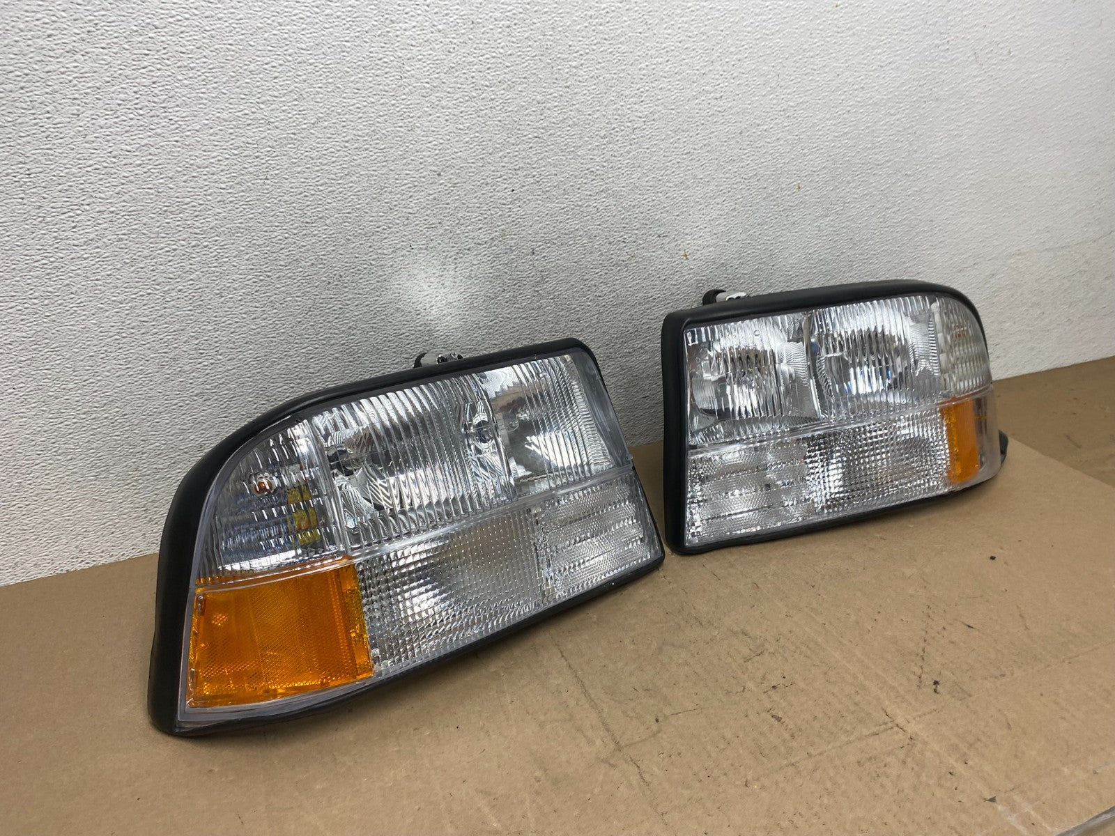 1998-2005 Blazer S10 GMC Jimmy Left+Right Set Headlight AE6764 DG2