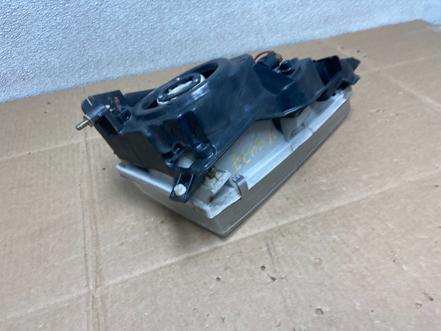 1993 to 1997 Toyota Corolla Left Driver LH Side Headlight Y8477 DW5