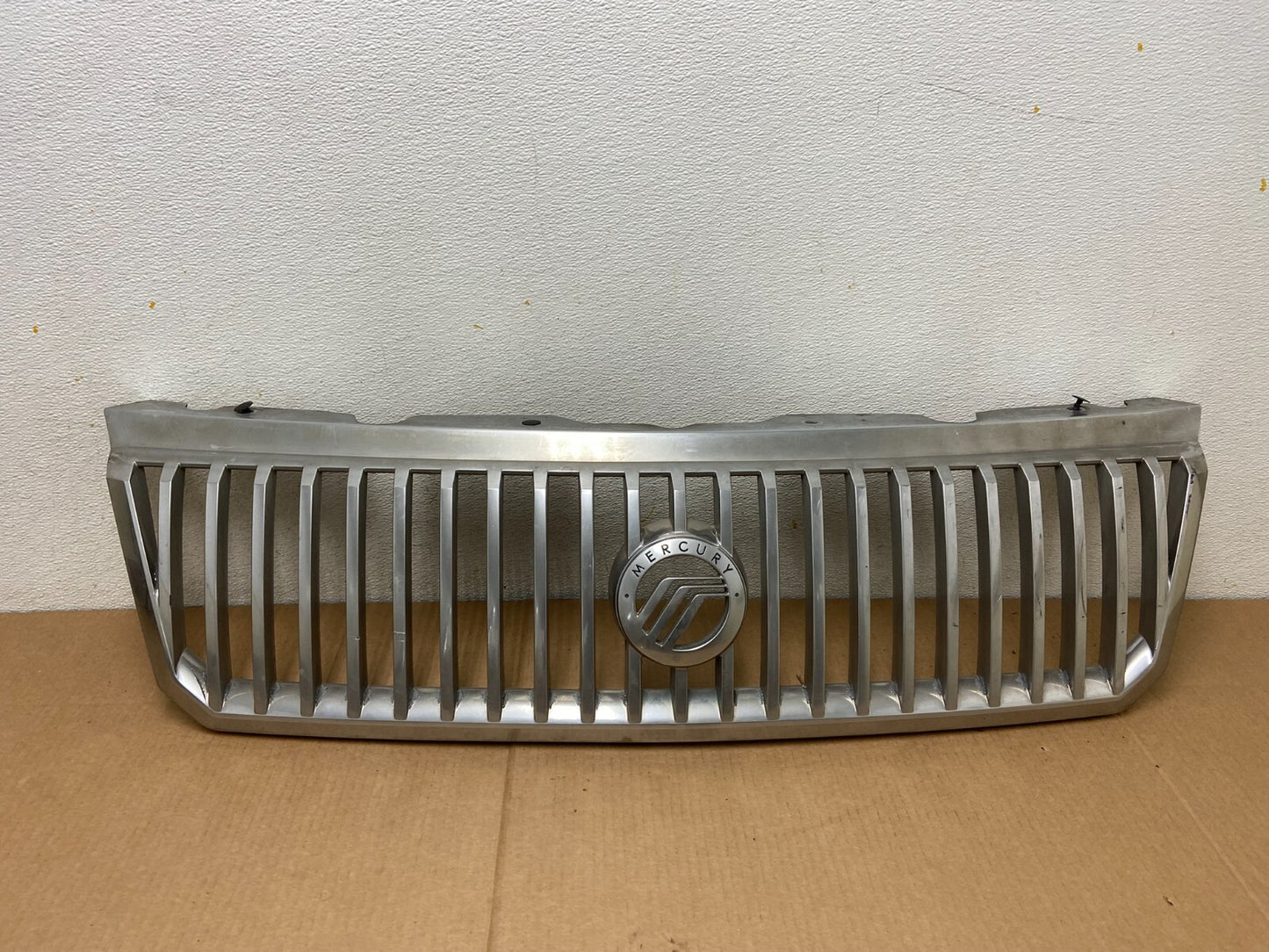 2002 to 2005 Mercury Mountaineer Front Upper Grill Grille Oem D5972 DG10