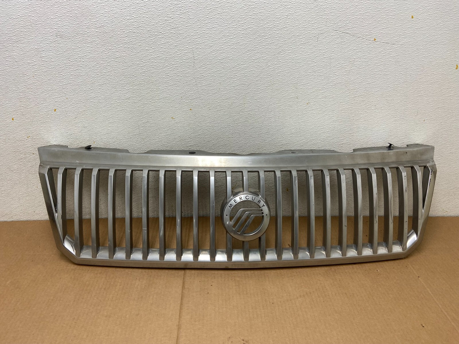 2002 to 2005 Mercury Mountaineer Front Upper Grill Grille Oem D5972 DG10