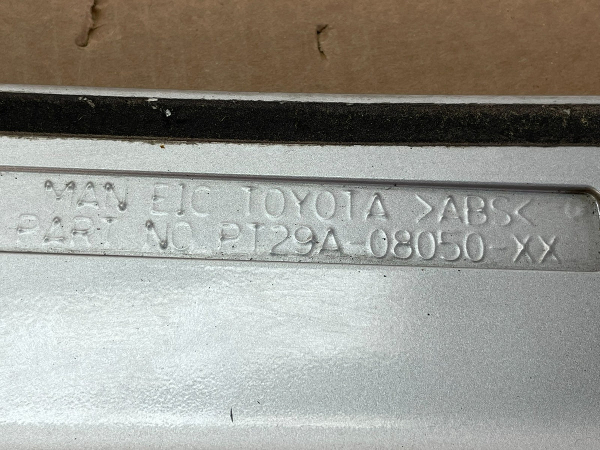 2004 to 2008 Toyota Sienna Rear Wing Spoiler AH6428 DG6