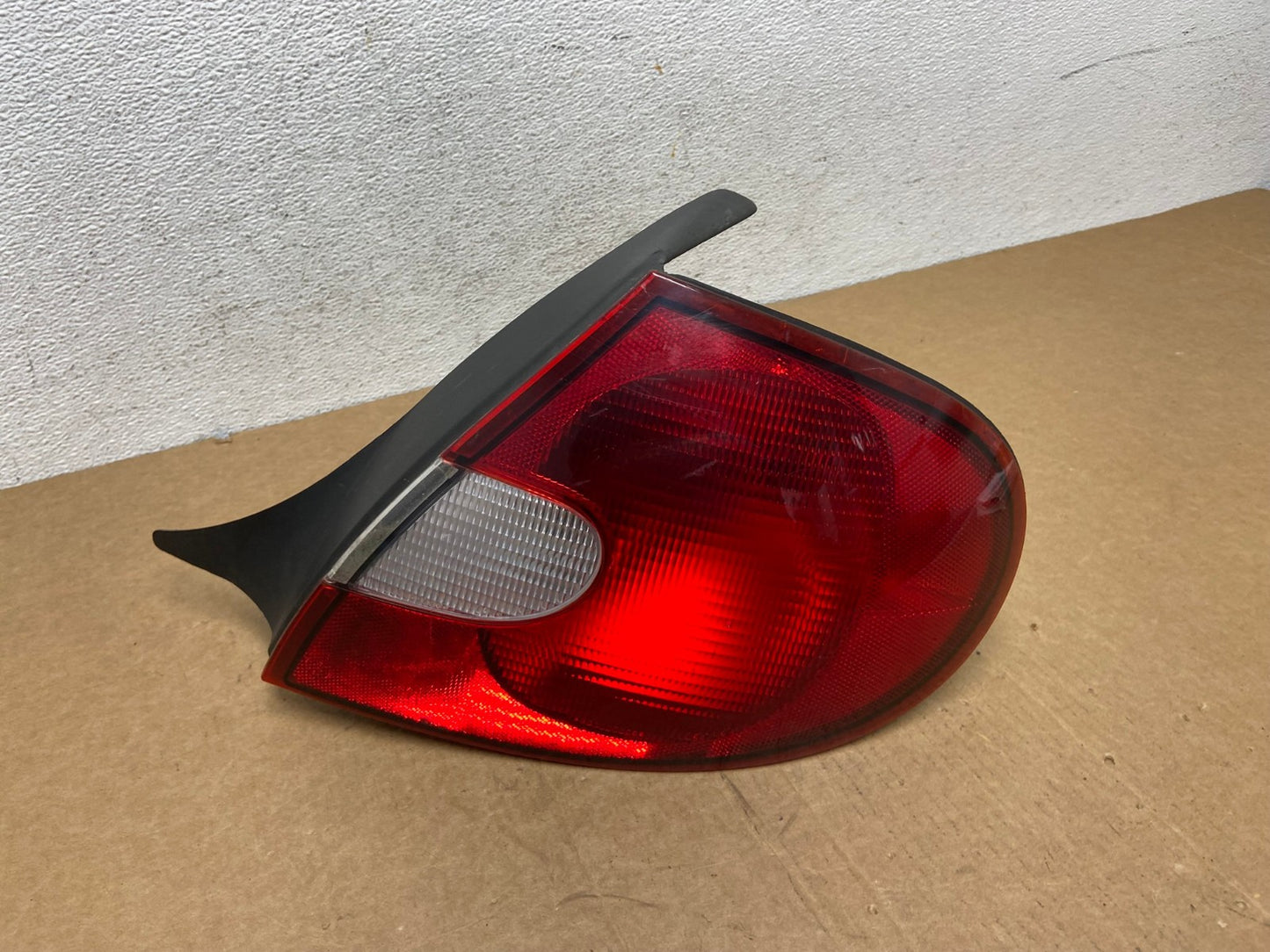 2000 2001 2002 Dodge Neon Right Passenger RH Side Tail Light AD6001 LK0