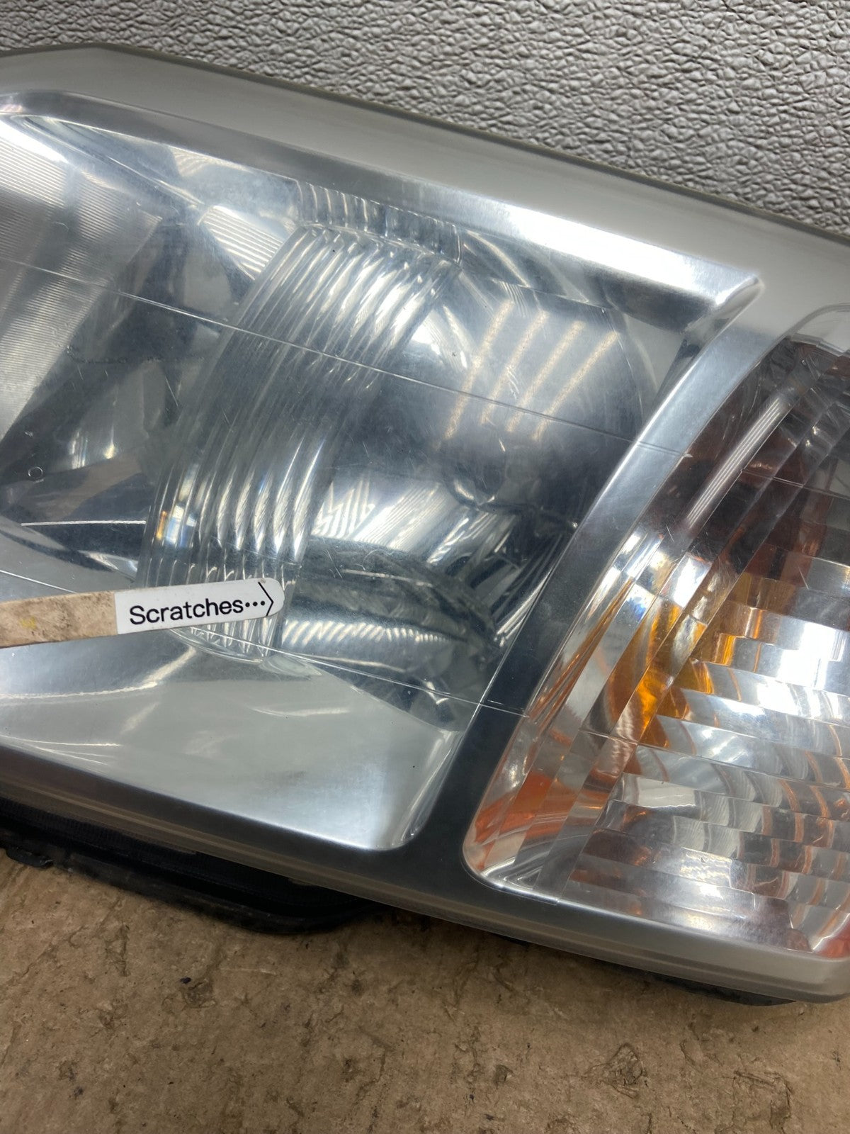 2004 - 2008 Mitsubishi Endeavor Headlight Left Driver Lh Side OEM Y7076 DW3