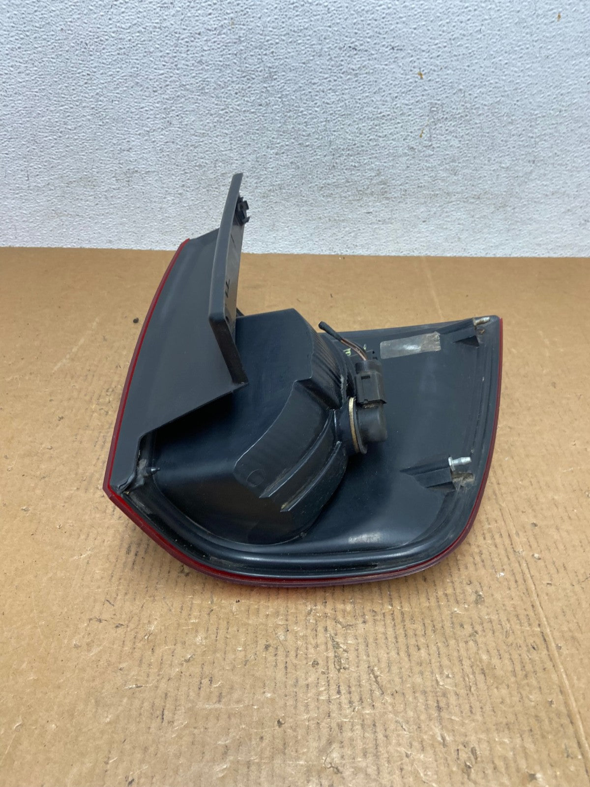 2003 to 2006 Lincoln Navigator Right Passenger Side Tail Light AE0295 LK5