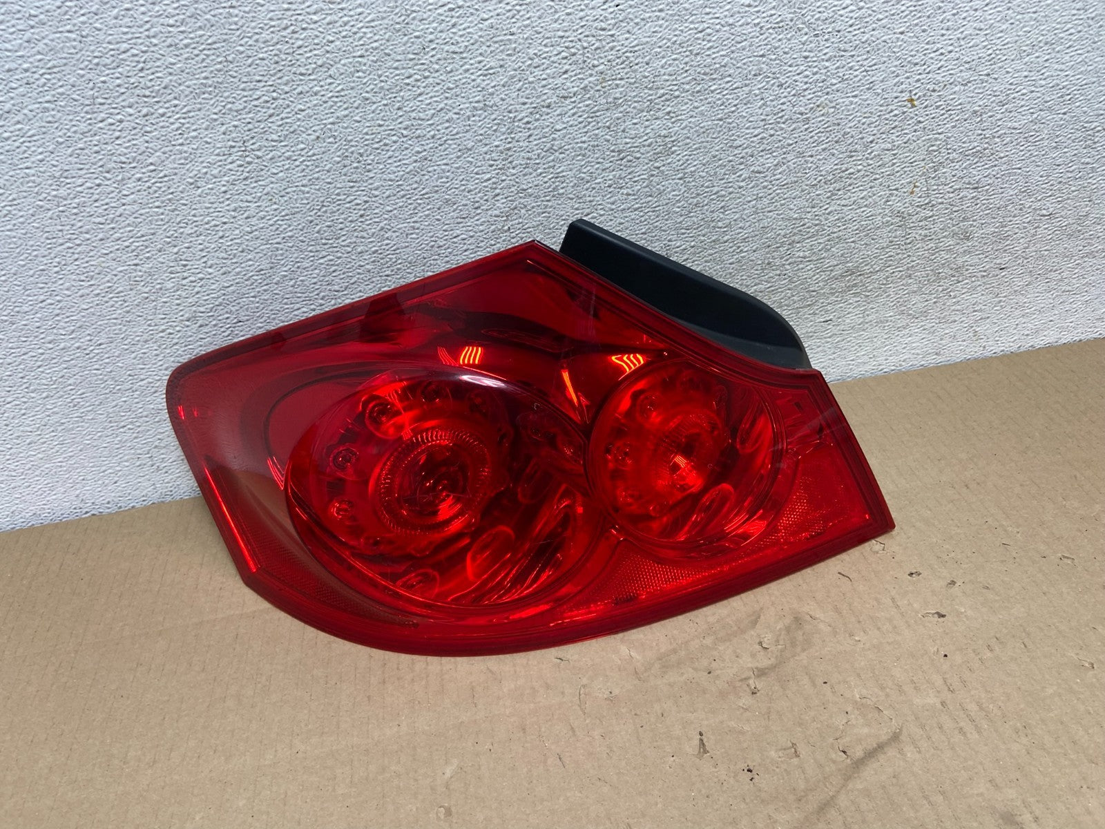 2007 to 2013 Infiniti G35 G37 Sedan Left Driver LH Side Tail Light AG5854 DW0