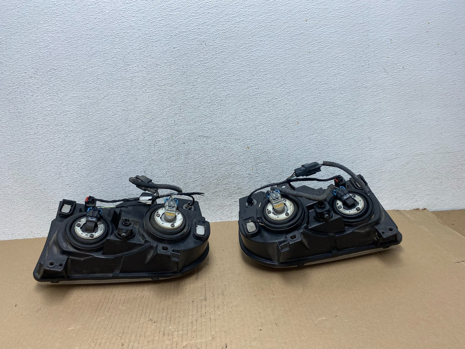2005 2006 2007 Chrysler 300 Left+Right Halogen Headlights AE7221 DW7