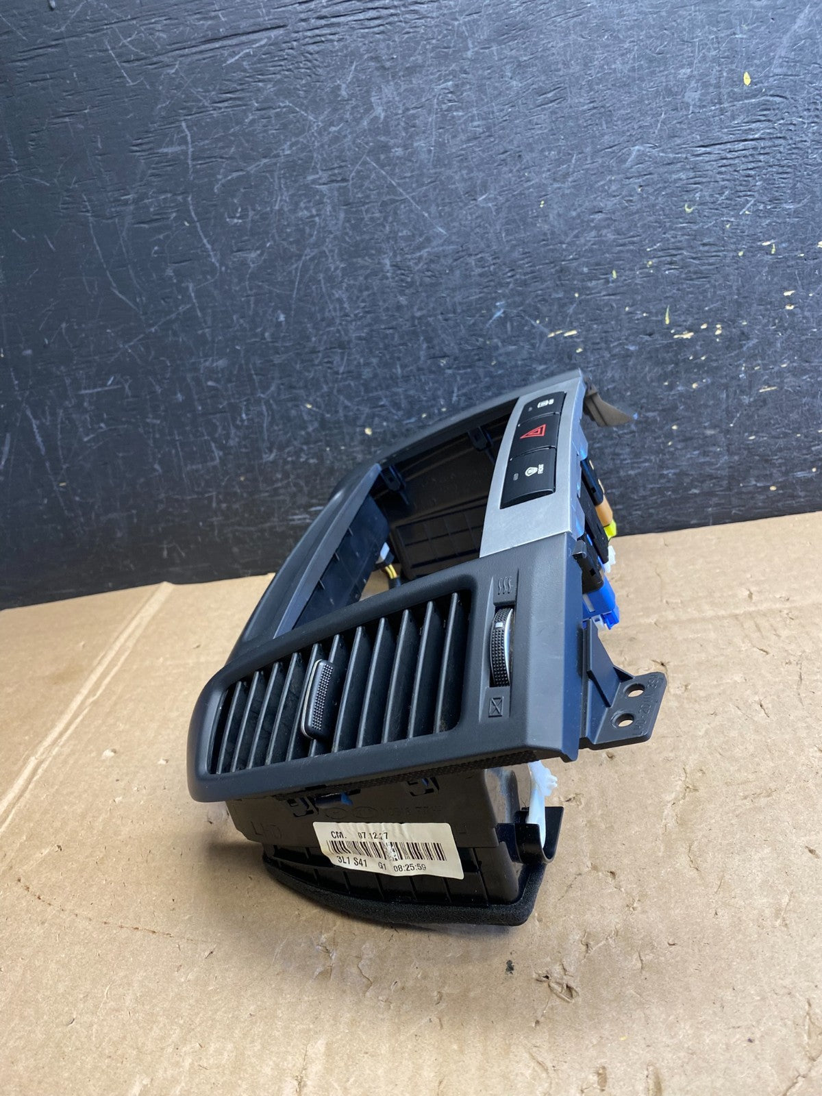 2007 to 2009 Hyundai Santa Fe Center Dashboard Radio Bezel Trim AI6486 DW1