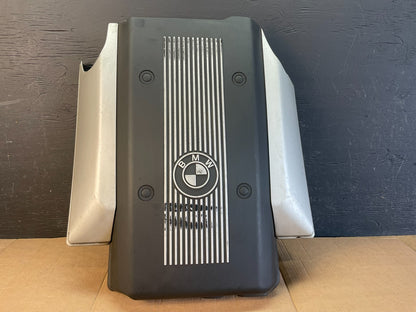 1999-2003 BMW E39 540i 5 Series Engine Motor Top Cover Trim AC2108 DG0