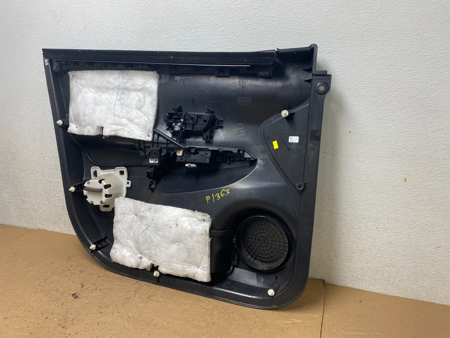 2018 2019 2020 Nissan Kicks Front Right Passenger Door Panel Oem P1363 DG8