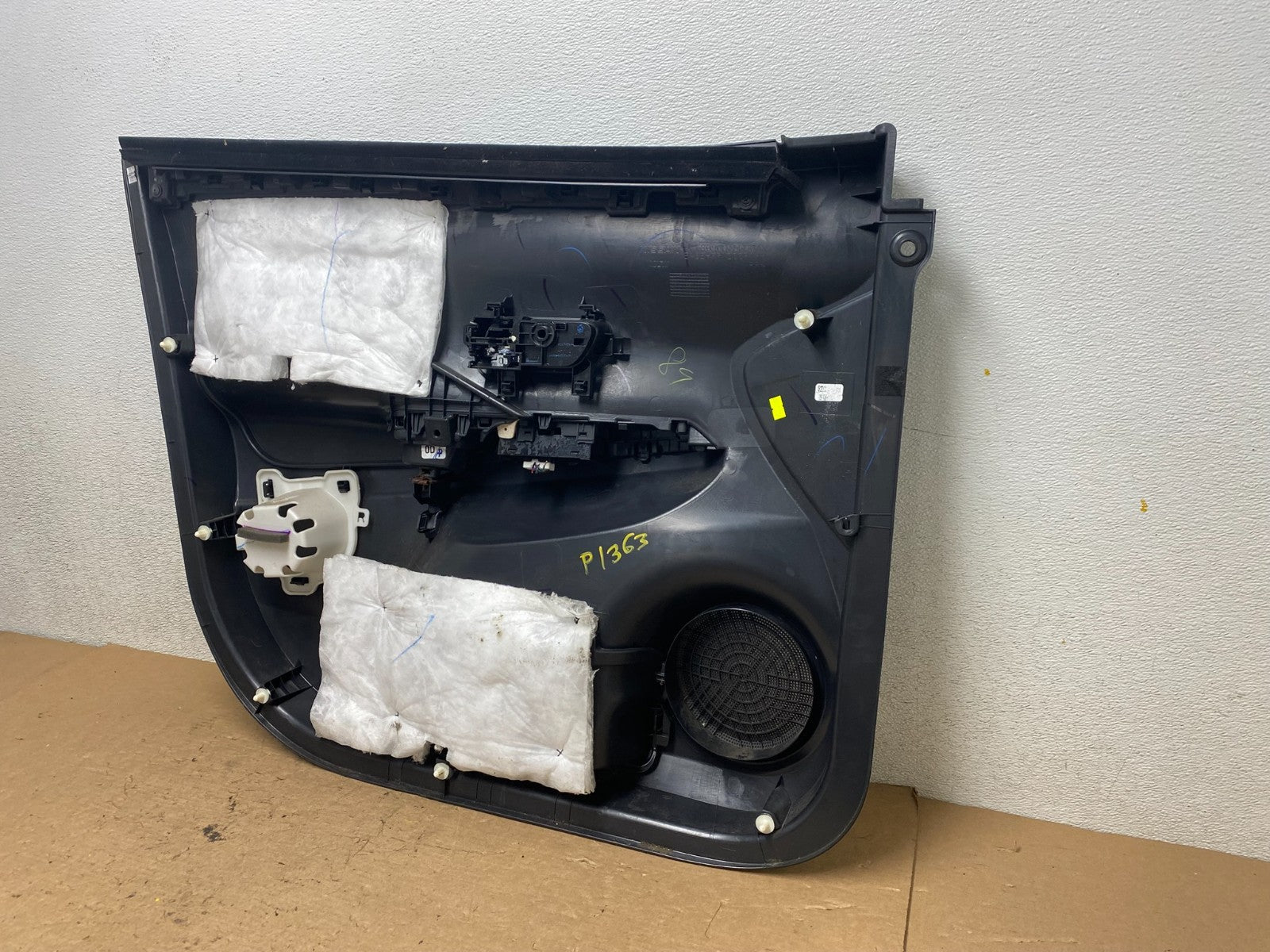 2018 2019 2020 Nissan Kicks Front Right Passenger Door Panel Oem P1363 DG8