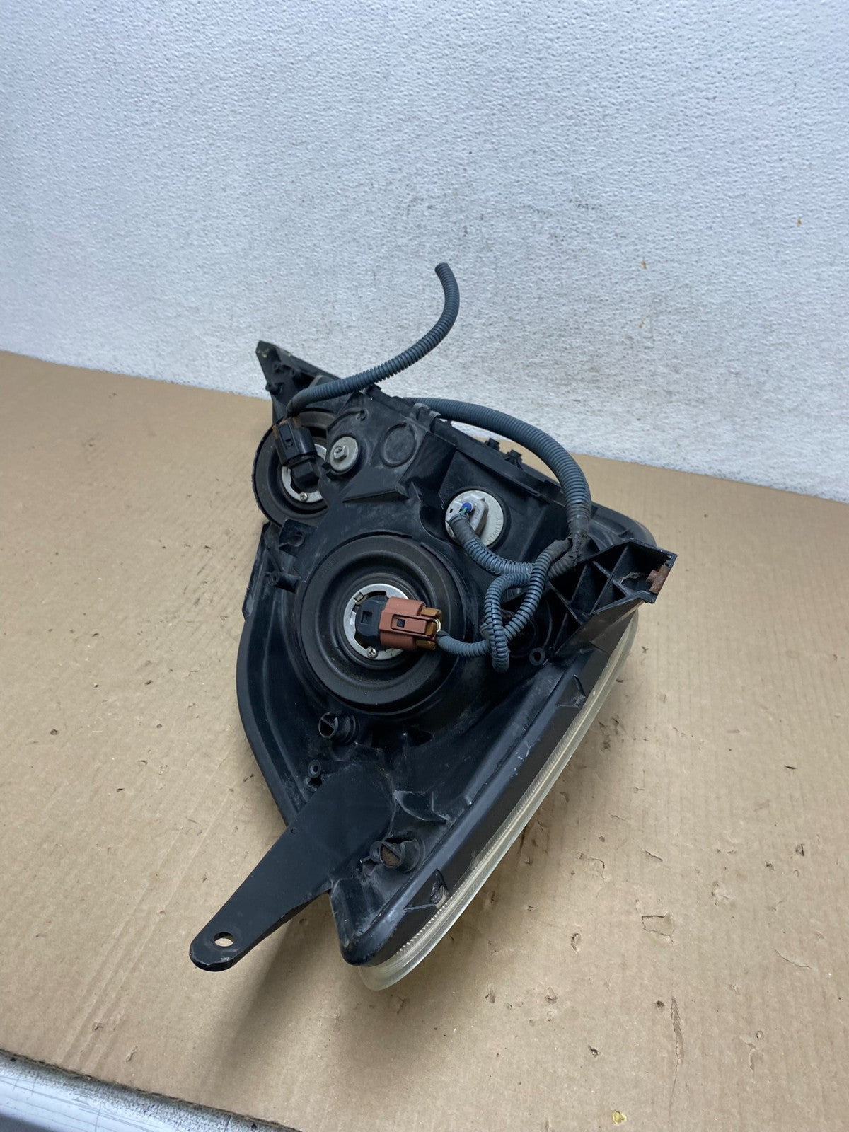 2004-2005 Toyota Sienna Left Driver LH Side Halogen Headlight AE9694 DW10