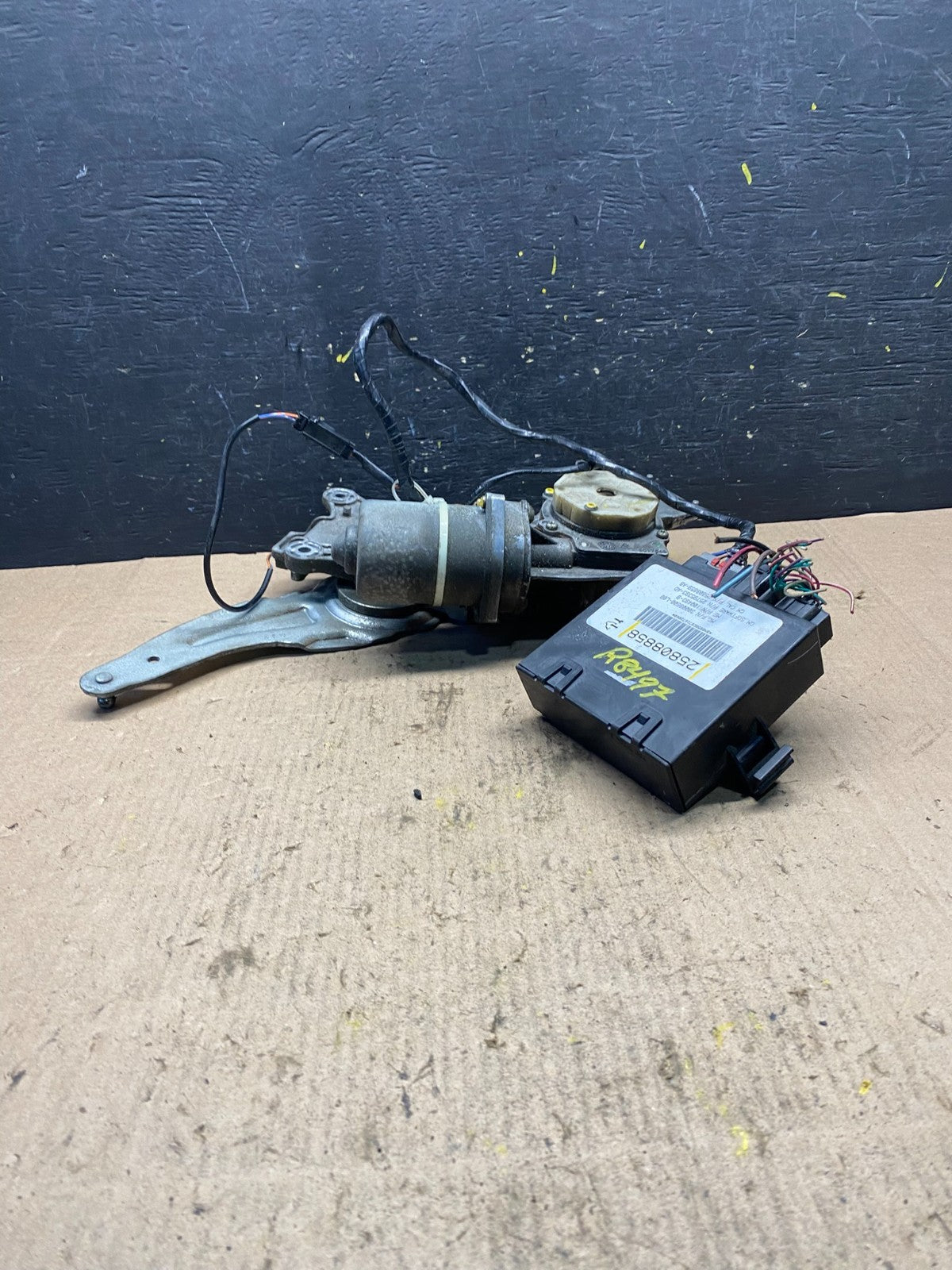 2007 2008 Acadia Enclave Escalade Suburban Liftgate Door Module Motor R8497 DG3