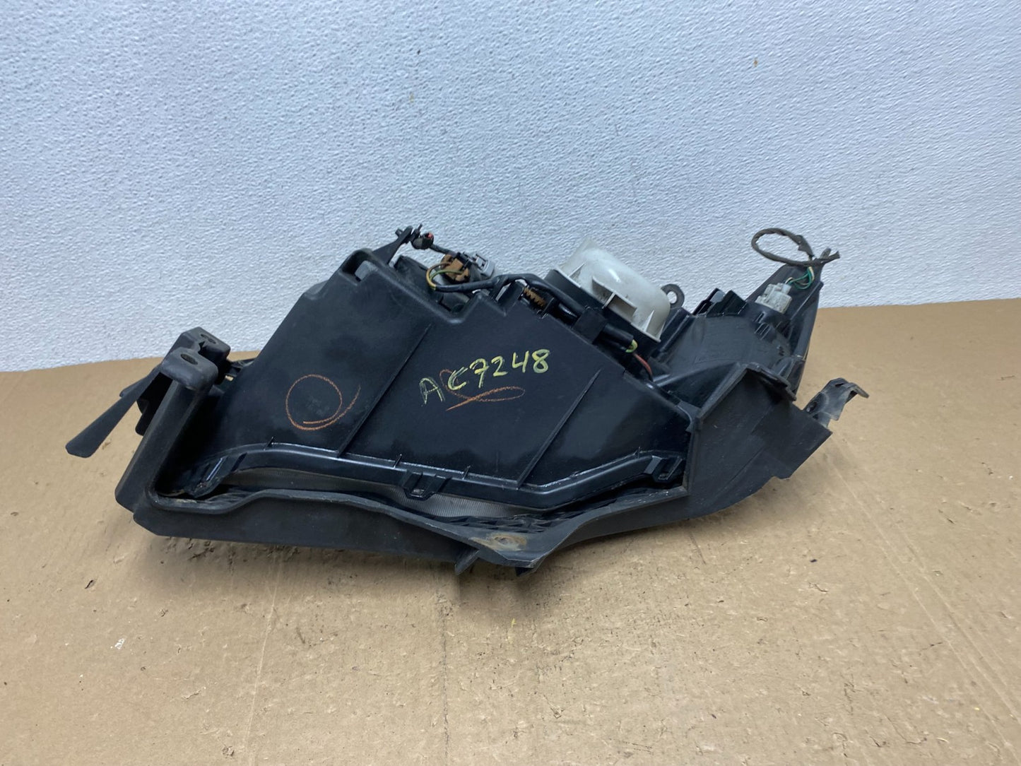 2008-2009 Subaru Legacy Right Passenger Rh Side Headlight Halogen AC7248 DW8