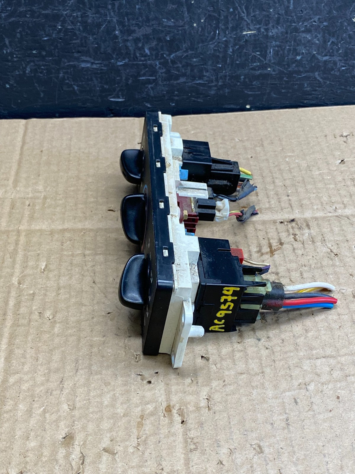 99-04 Ford F-250 F-350 Super Duty Dash Heater A/C Climate Control AC95742