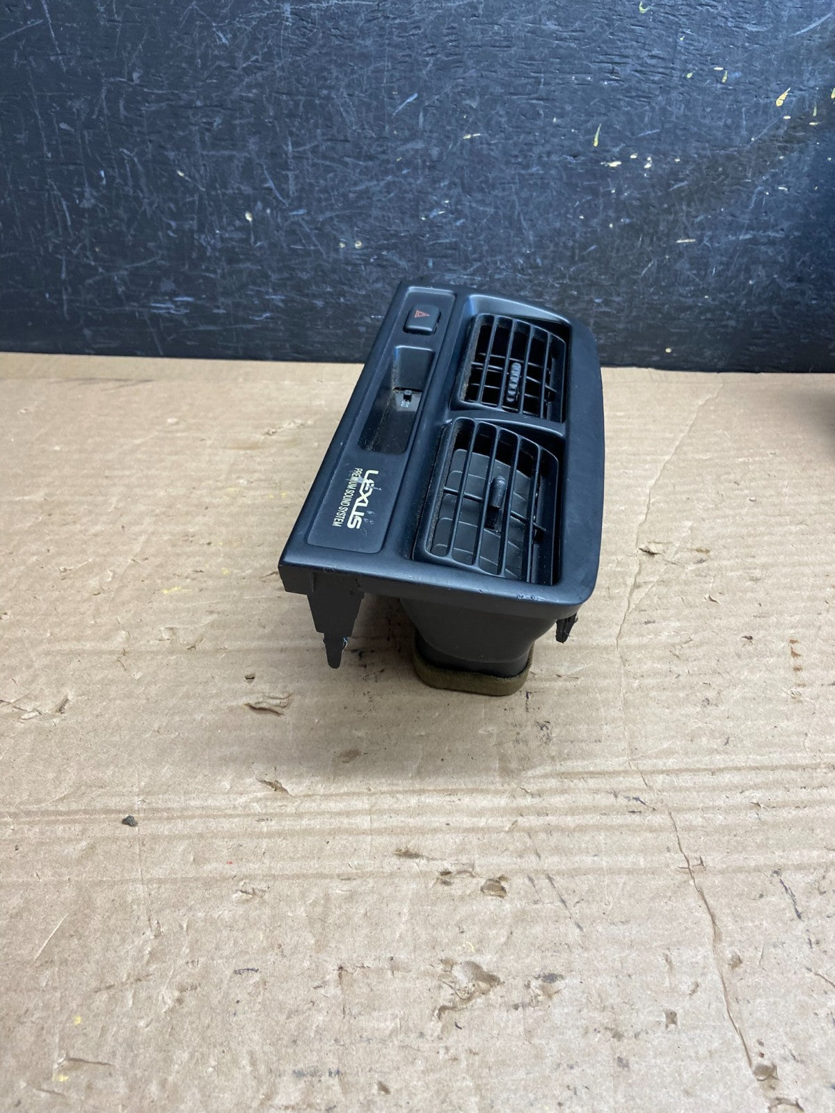 1997 to 2001 Lexus ES330 ES300 Front Center Side Air Vent AF2187 DG2