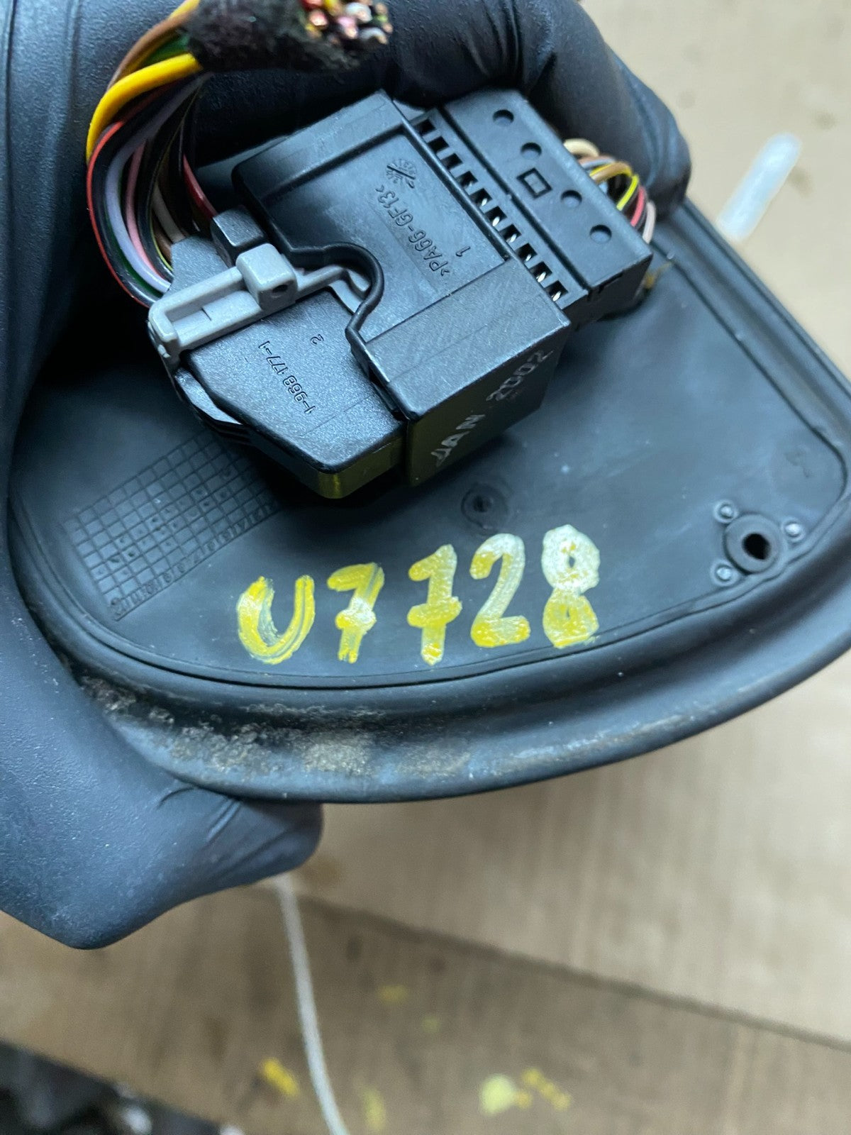 2001 to 2004 Mercedes-Benz C Class Left Driver LH View Door Mirror OEM U7728 IT13