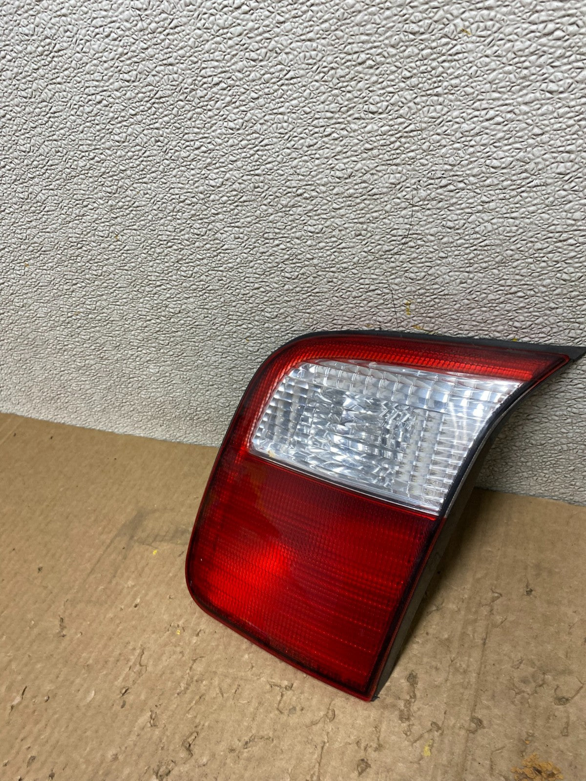 2001 - 2002 Subaru Forester Right Passenger RH Inner Lid Tail Light Oem W7529 DW1