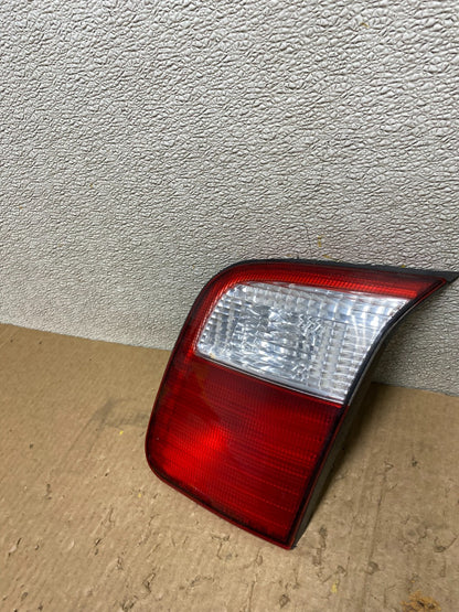 2001 - 2002 Subaru Forester Right Passenger RH Inner Lid Tail Light Oem W7529 DW1