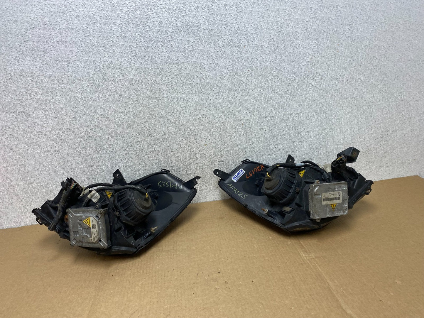 2006 to 2011 Cadillac DTS Left+Right Xenon Hid Headlights AF9525 DW11