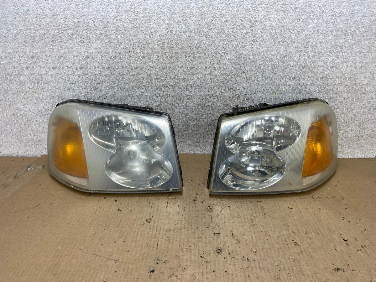 2002 to 2009 Gmc Envoy Left+Right Set Headlights Halogen AH6001 DW0