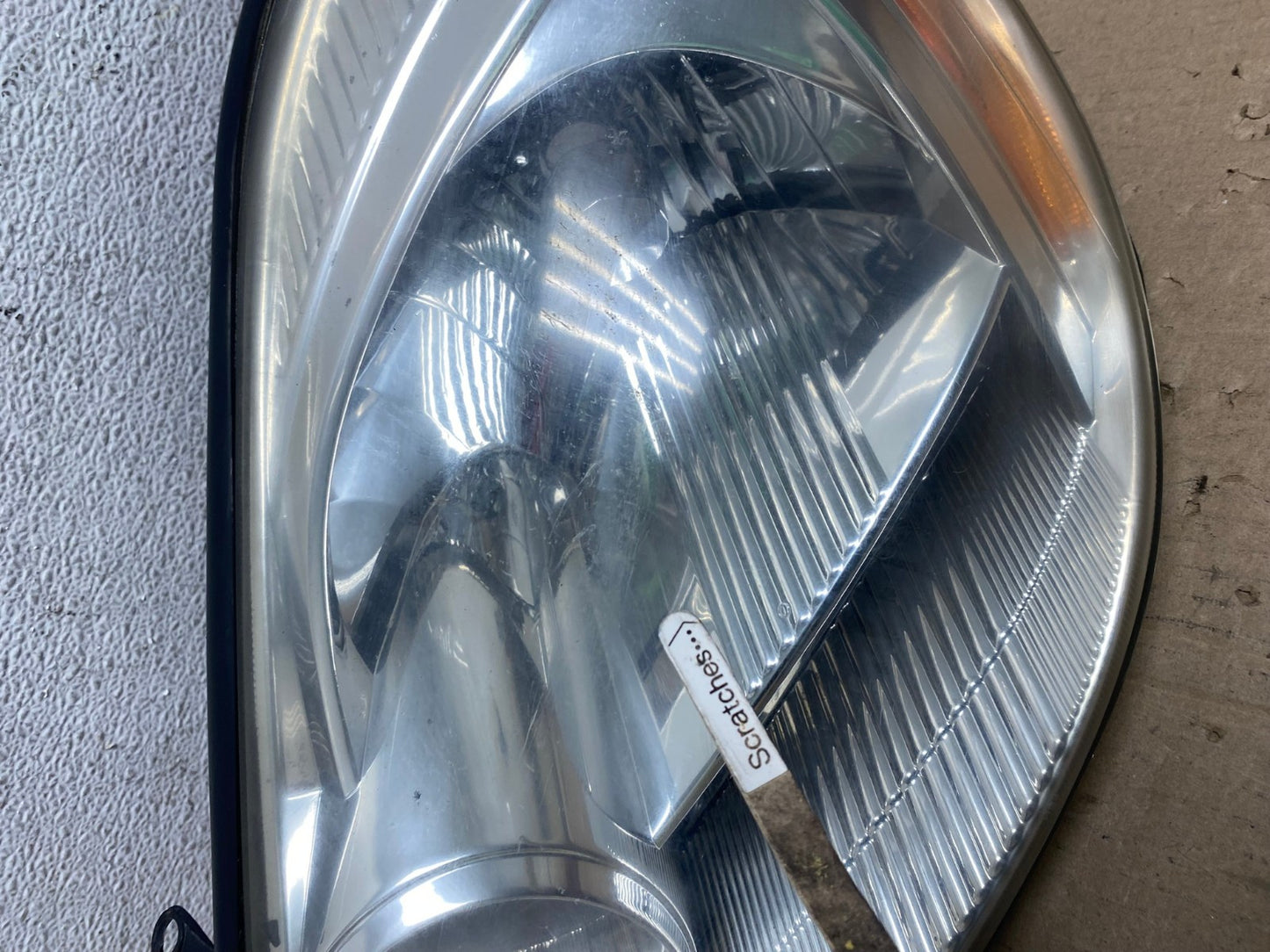 2004-2005 Toyota Sienna Left Driver LH Side Halogen Headlight AE9585 LK3