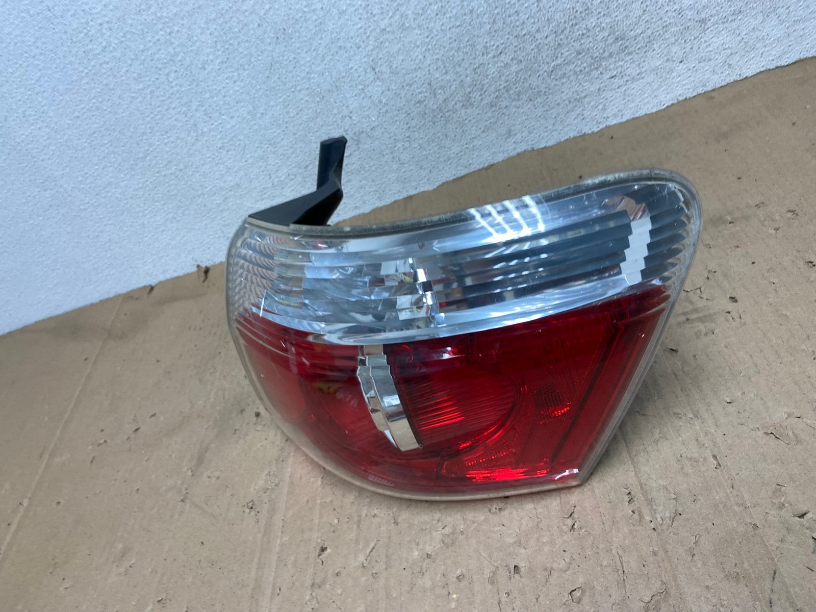 2007 to 2012 GMC Acadia Halogen Tail Light Right Passenger RH Side AE9346 LK1