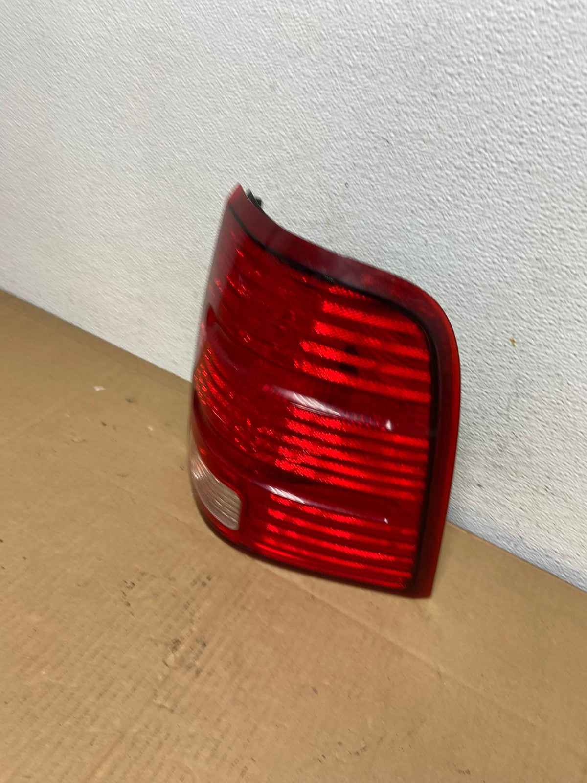 2002 to 2005 Ford Explorer Right Passenger Rh Side Tail light AD0747 LK1
