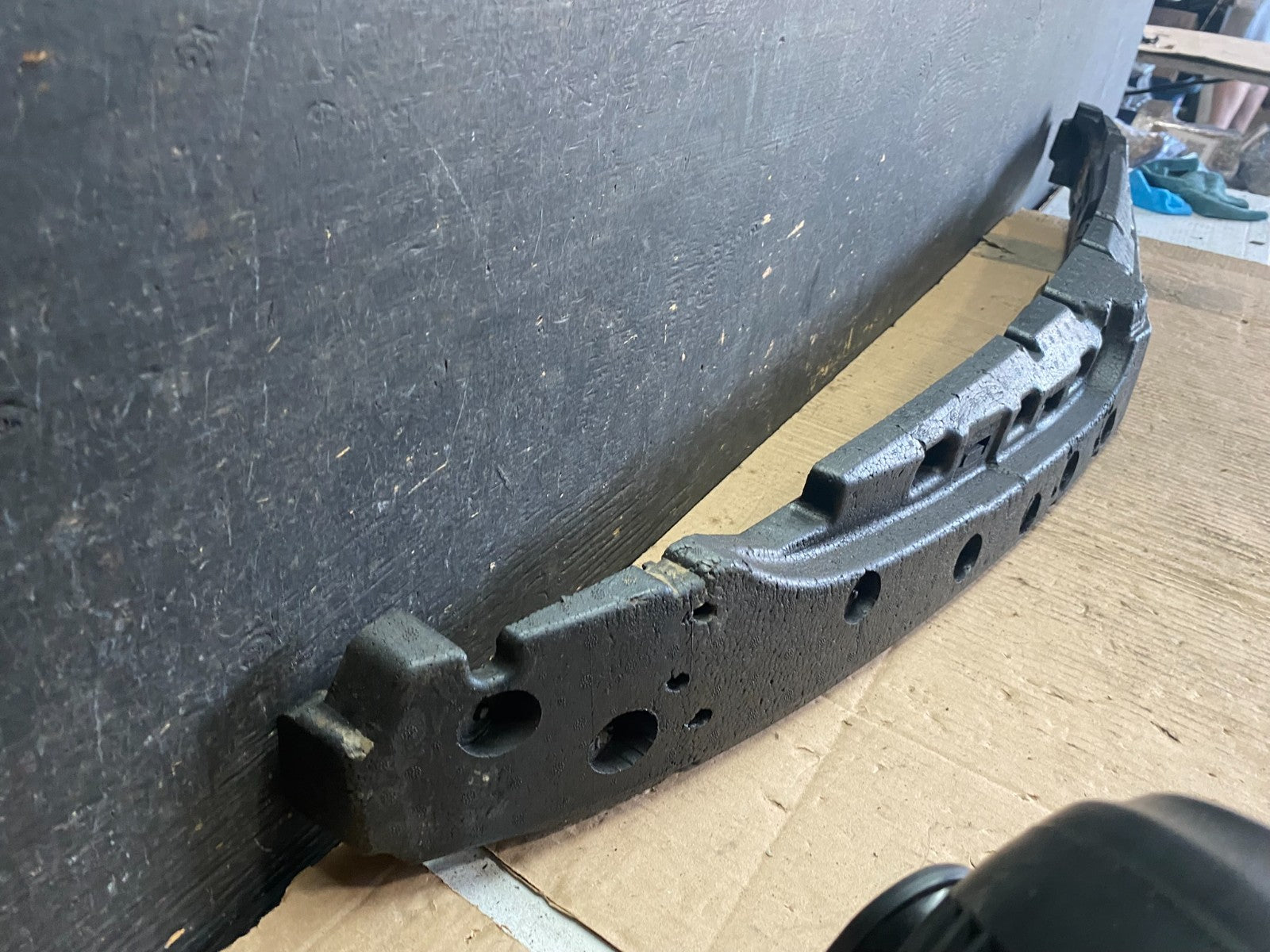 2010 to 2012 Lincoln MKT Front Impact Absorber Q0683 DG2