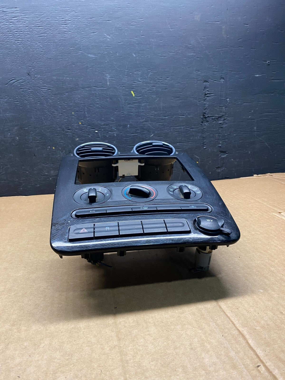 2008-2009 Ford Taurus X Front Center Console Climate Radio Control Panel H81111