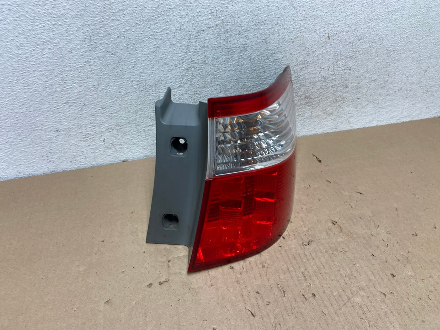 2005 2006 2007 Honda Odyssey Right Passenger RH Side Tail Light AG6757 LK2